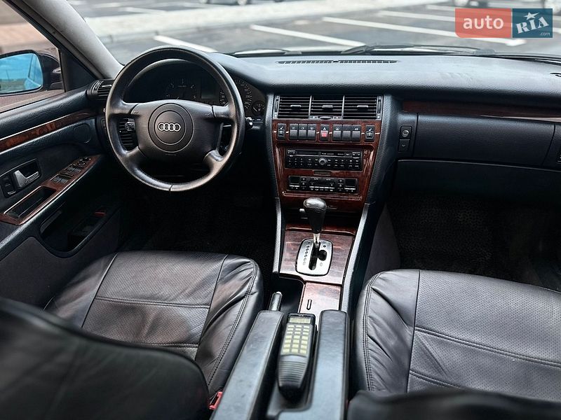 Седан Audi A8 2001 в Ровно