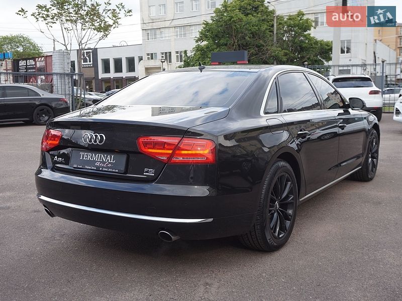 Седан Audi A8 2012 в Одесі