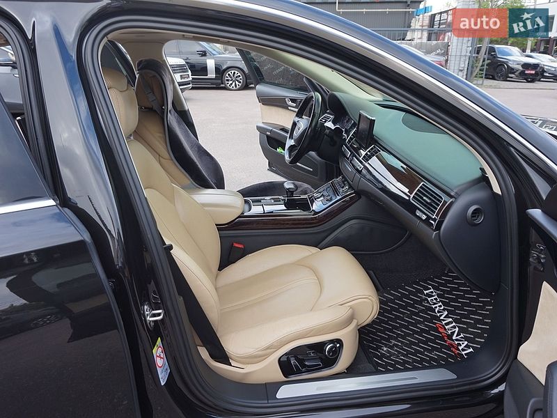 Седан Audi A8 2012 в Одесі