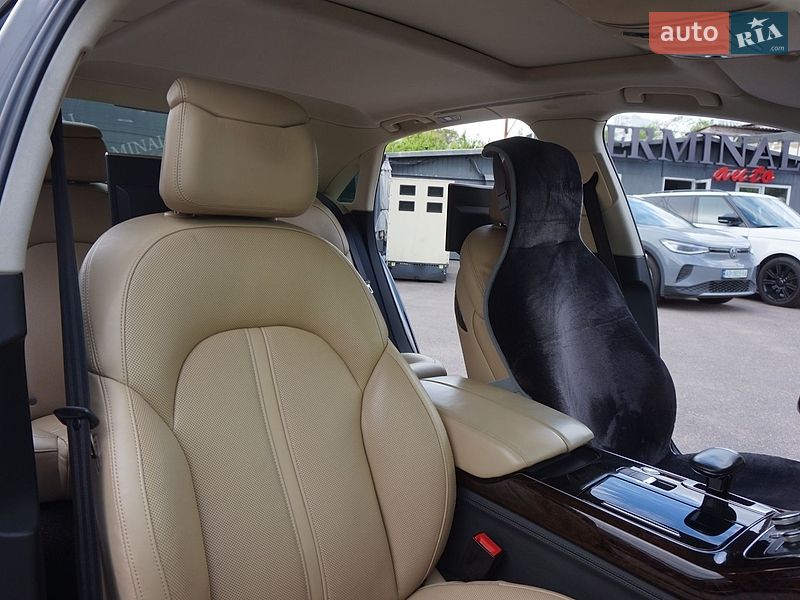 Седан Audi A8 2012 в Одесі