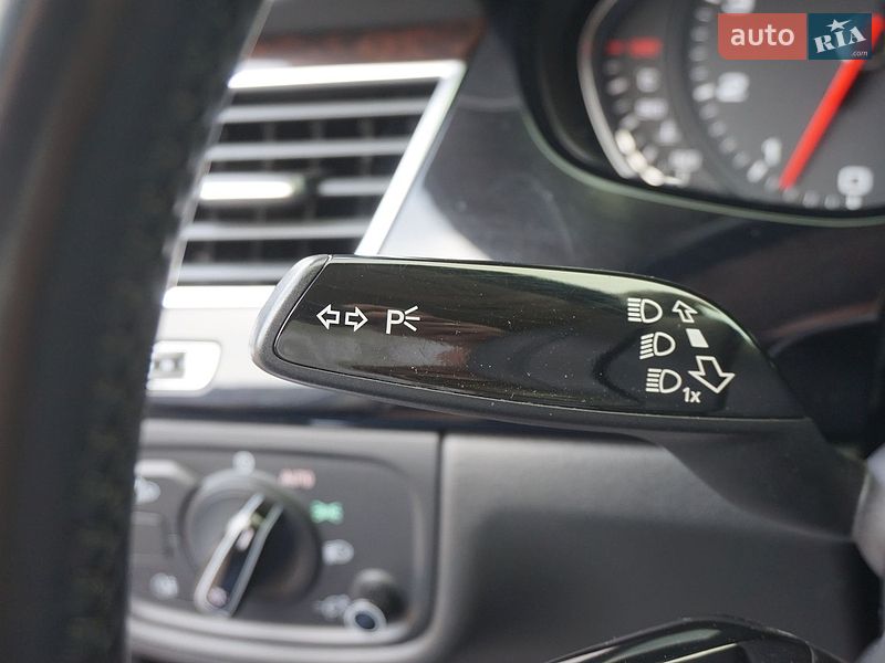 Седан Audi A8 2012 в Одесі