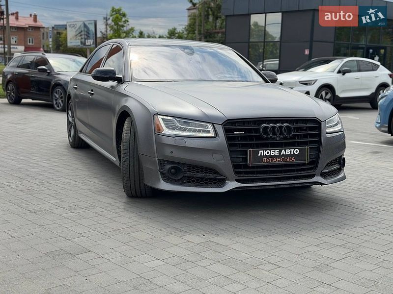 Седан Audi A8 2016 в Львові
