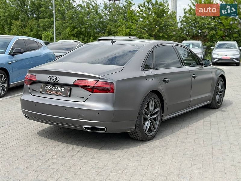 Седан Audi A8 2016 в Львові