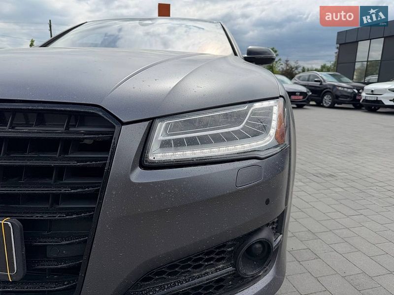 Седан Audi A8 2016 в Львові