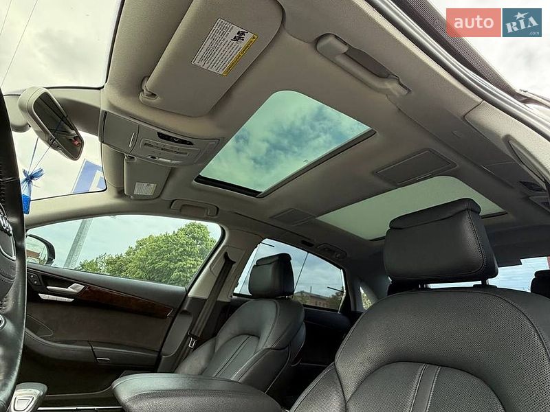 Седан Audi A8 2016 в Львові