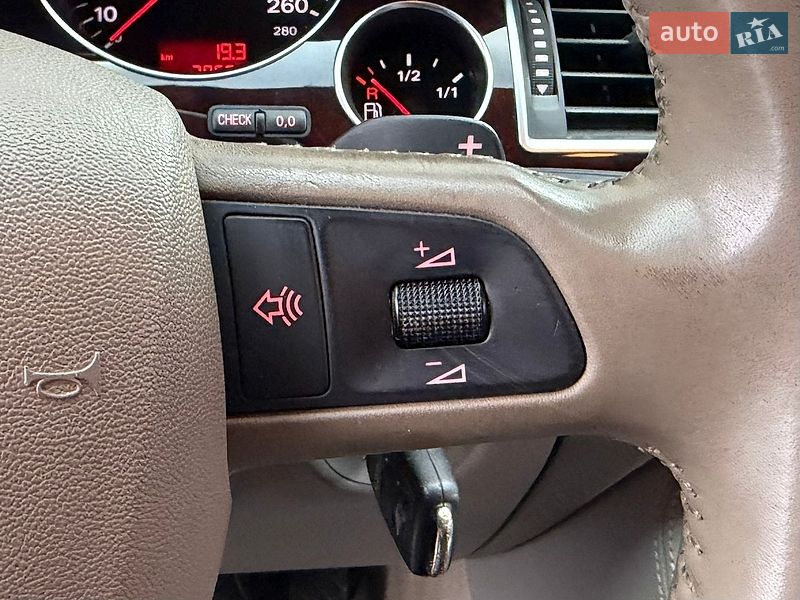 Седан Audi A8 2006 в Киеве