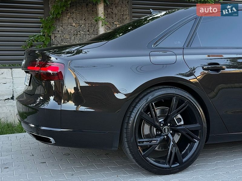 Седан Audi A8 2014 в Виннице