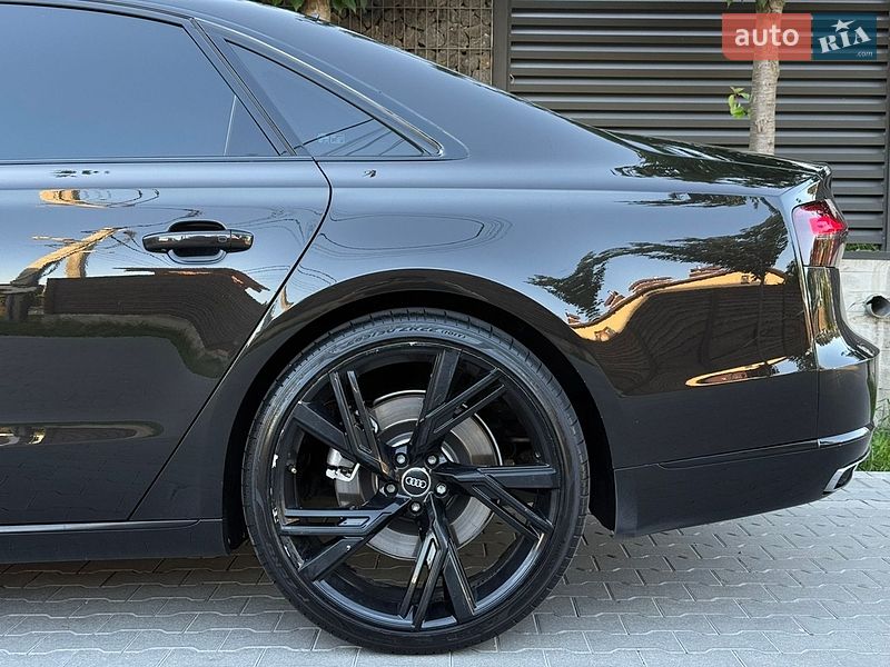 Седан Audi A8 2014 в Виннице