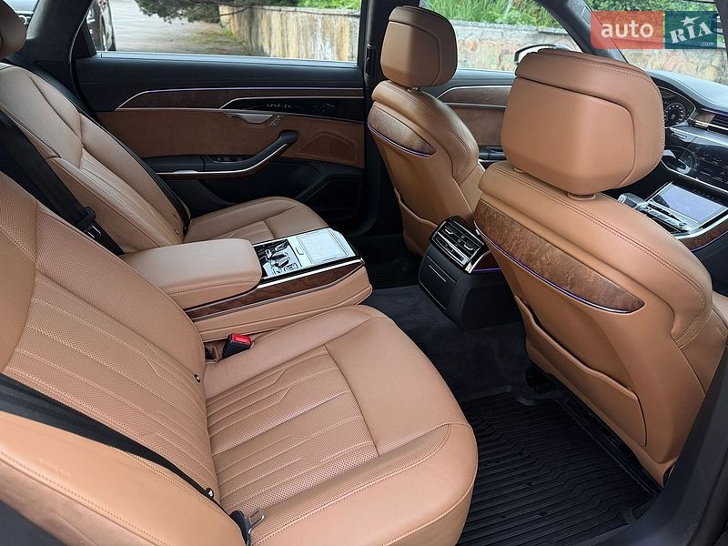 Седан Audi A8 2021 в Хмельницком