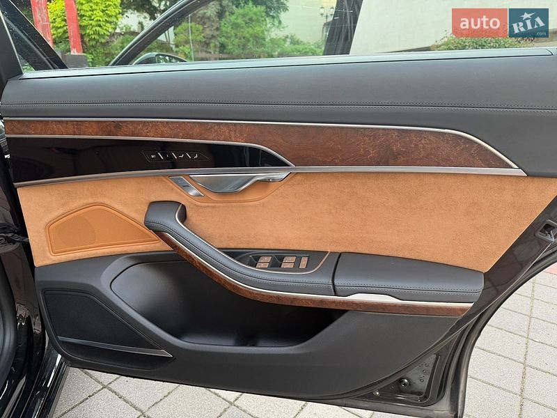 Седан Audi A8 2021 в Хмельницком