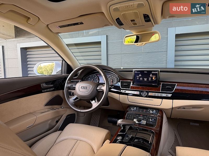 Седан Audi A8 2012 в Києві
