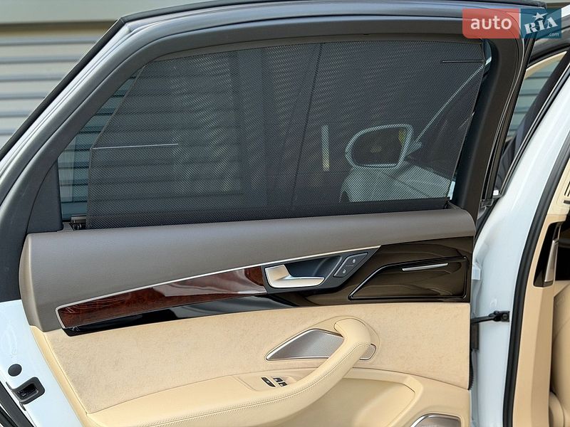 Седан Audi A8 2012 в Києві
