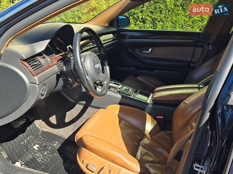 Седан Audi A8 2004 в Виннице