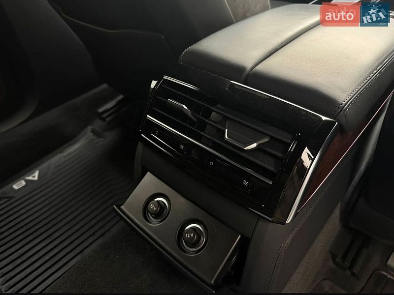 Седан Audi A8 2021 в Киеве