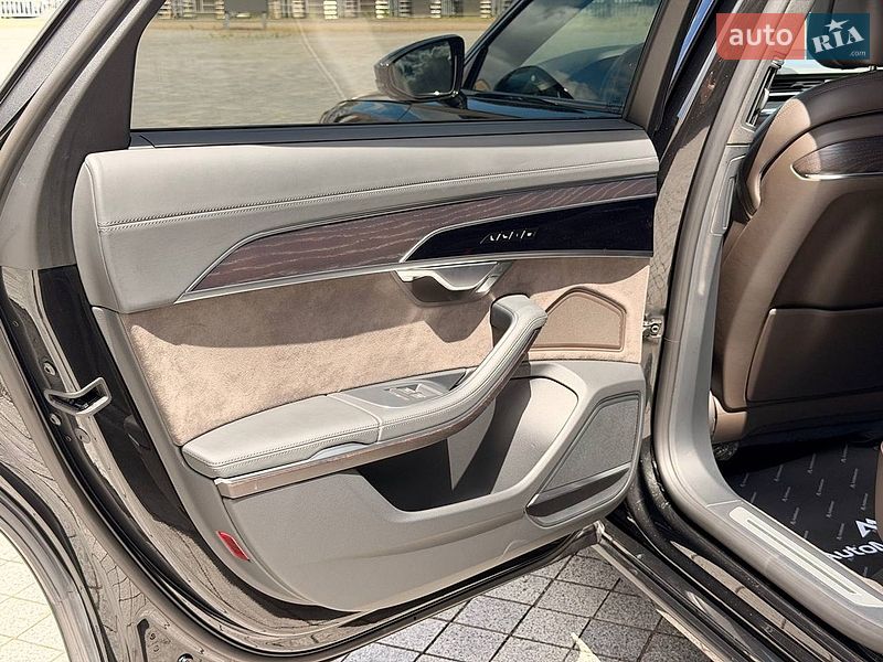 Седан Audi A8 2021 в Києві