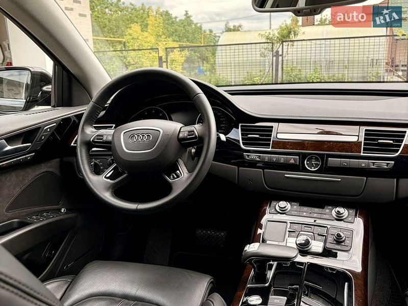 Седан Audi A8 2014 в Первомайську