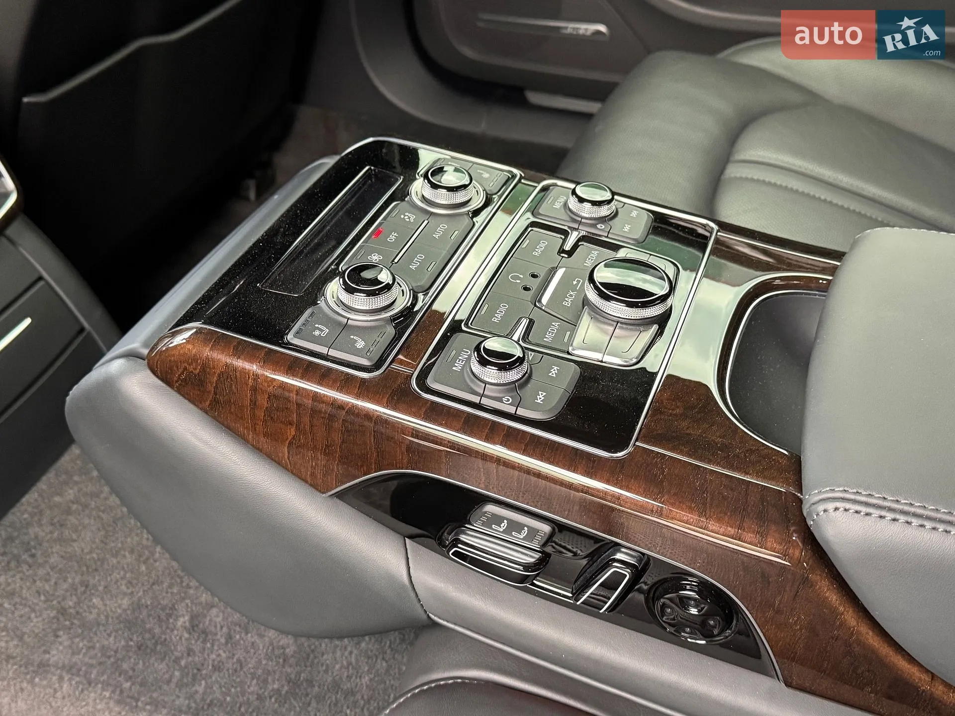 2015 Audi A8 - мініатюра 16