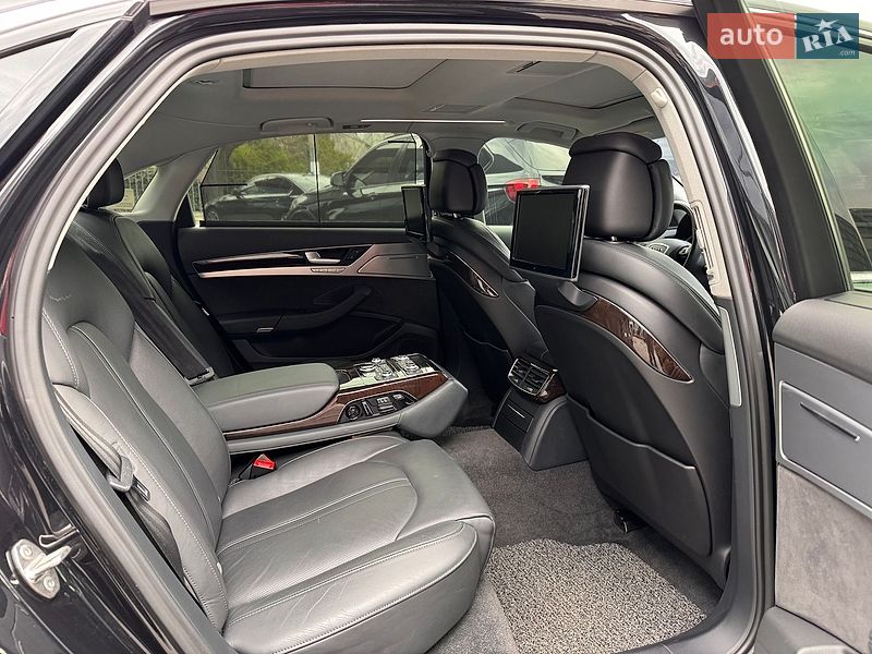 Седан Audi A8 2015 в Одессе