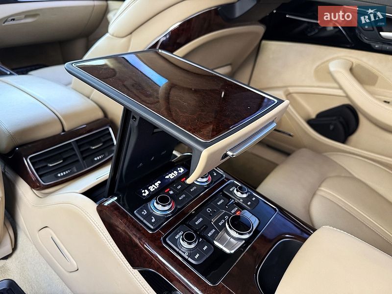 Седан Audi A8 2013 в Луцьку