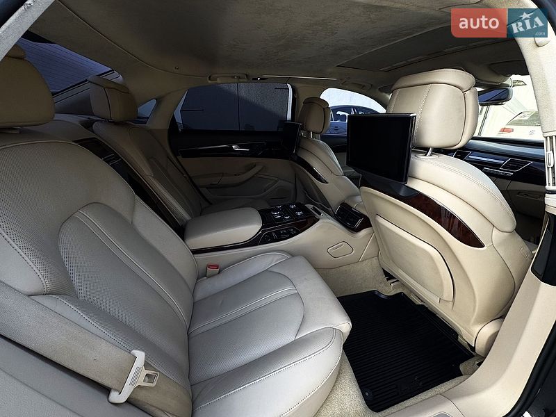 Седан Audi A8 2013 в Луцьку
