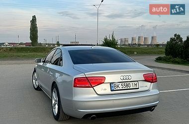 Седан Audi A8 2012 в Вараше