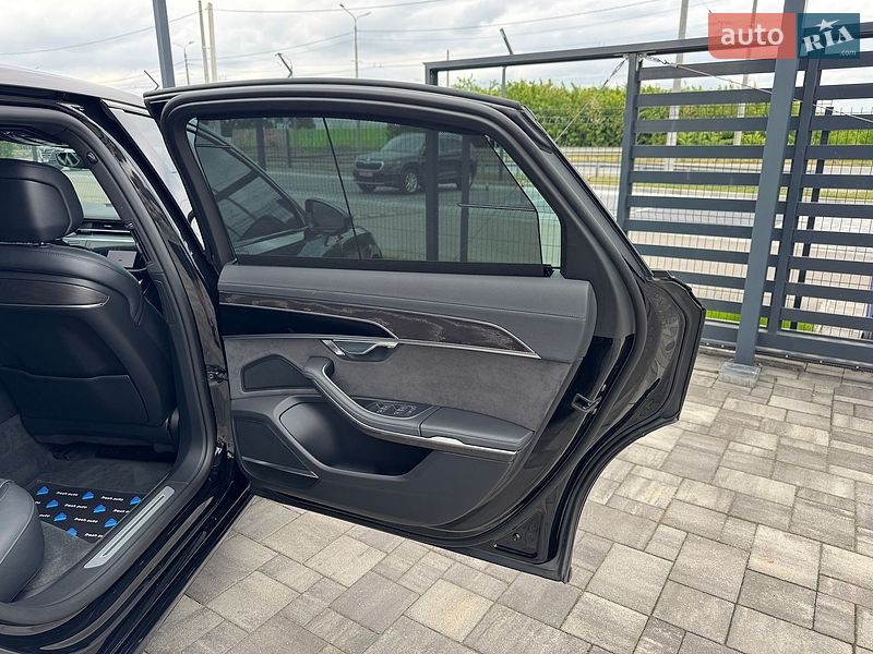 Седан Audi A8 2024 в Рівному