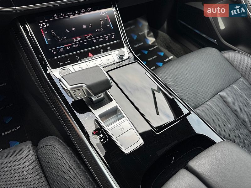 Седан Audi A8 2024 в Рівному