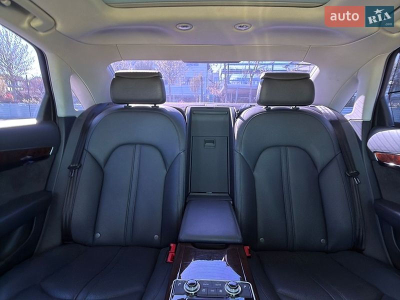 Седан Audi A8 2016 в Благовіщенську