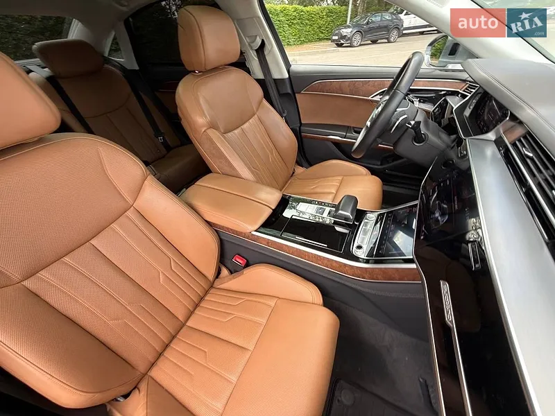 Audi A8 2018 VIN WAU8DAF83KN010633 фото оголошення 34 з 176