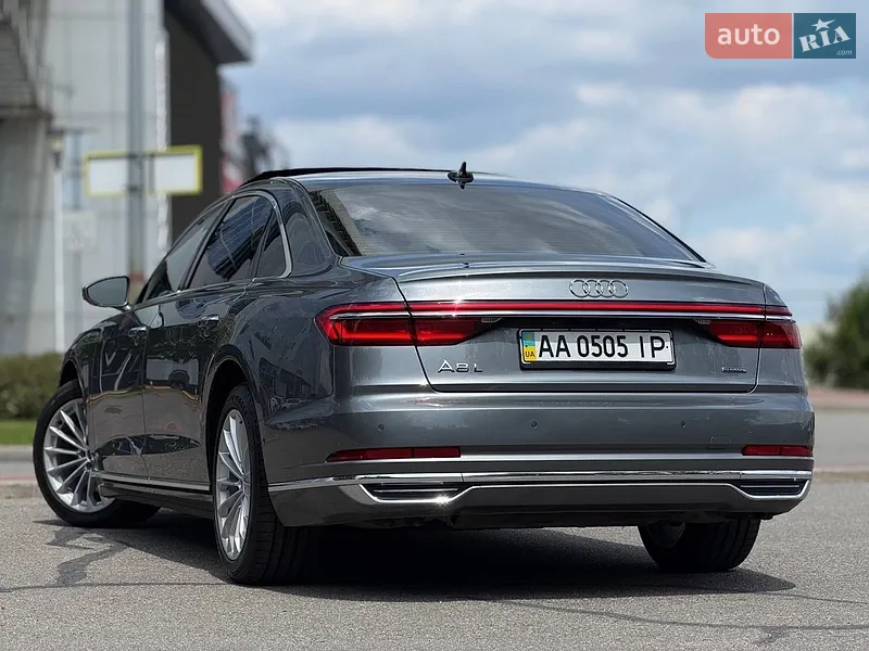 Audi A8 2018 VIN WAU8DAF83KN010633 фото оголошення 98 з 176
