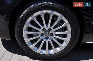Седан Audi A8 2015 в Одесі