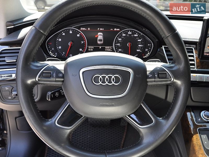 Седан Audi A8 2015 в Одесі