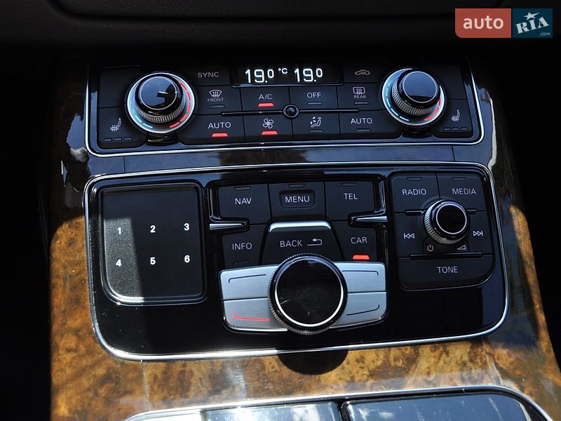 Седан Audi A8 2015 в Одесі