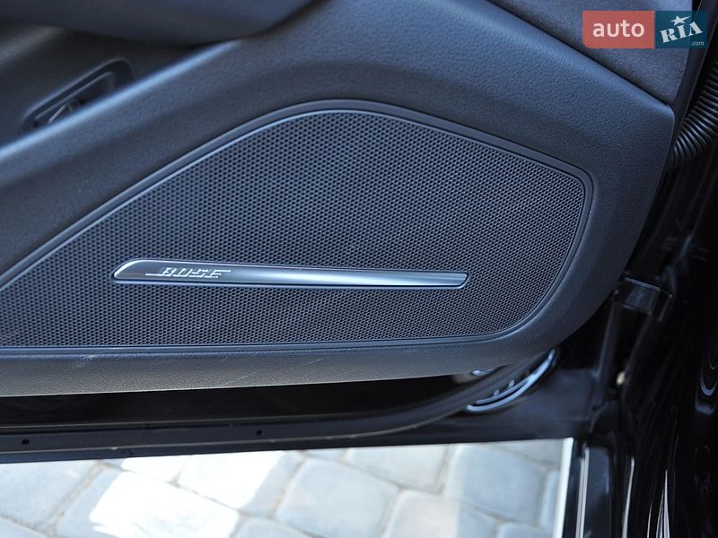 Седан Audi A8 2015 в Одесі