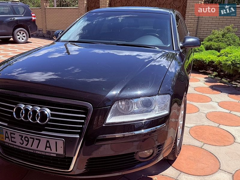 Седан Audi A8 2005 в Терновке