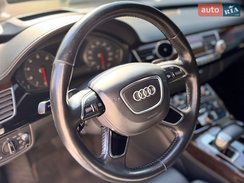 Седан Audi A8 2015 в Дніпрі