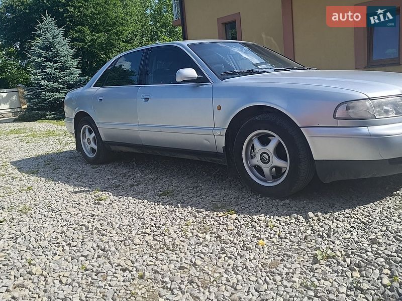 Седан Audi A8 1997 в Чернівцях