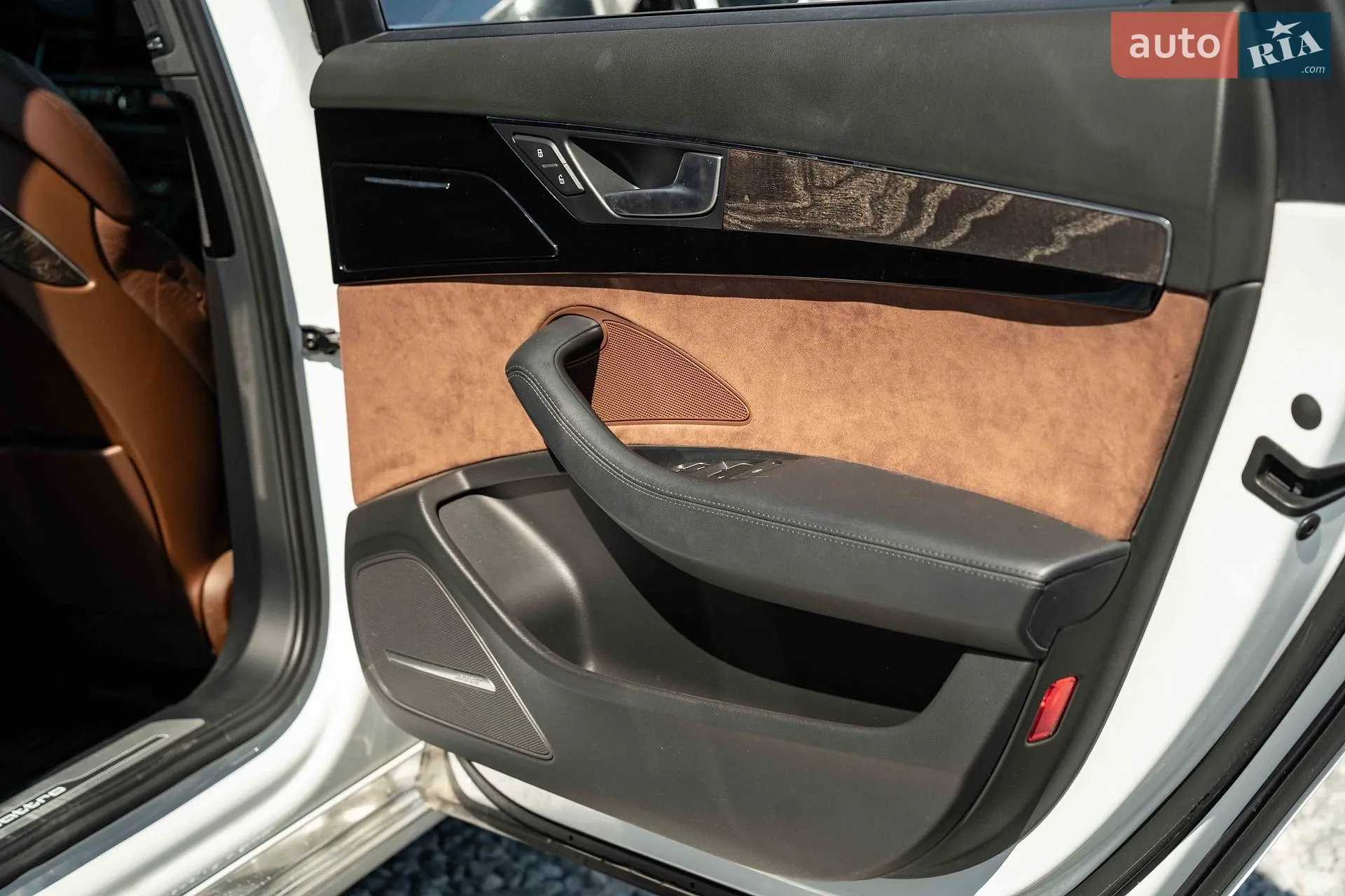 Audi A8 2015 VIN WAU3RAFD3GN007022 фото оголошення 50 з 50