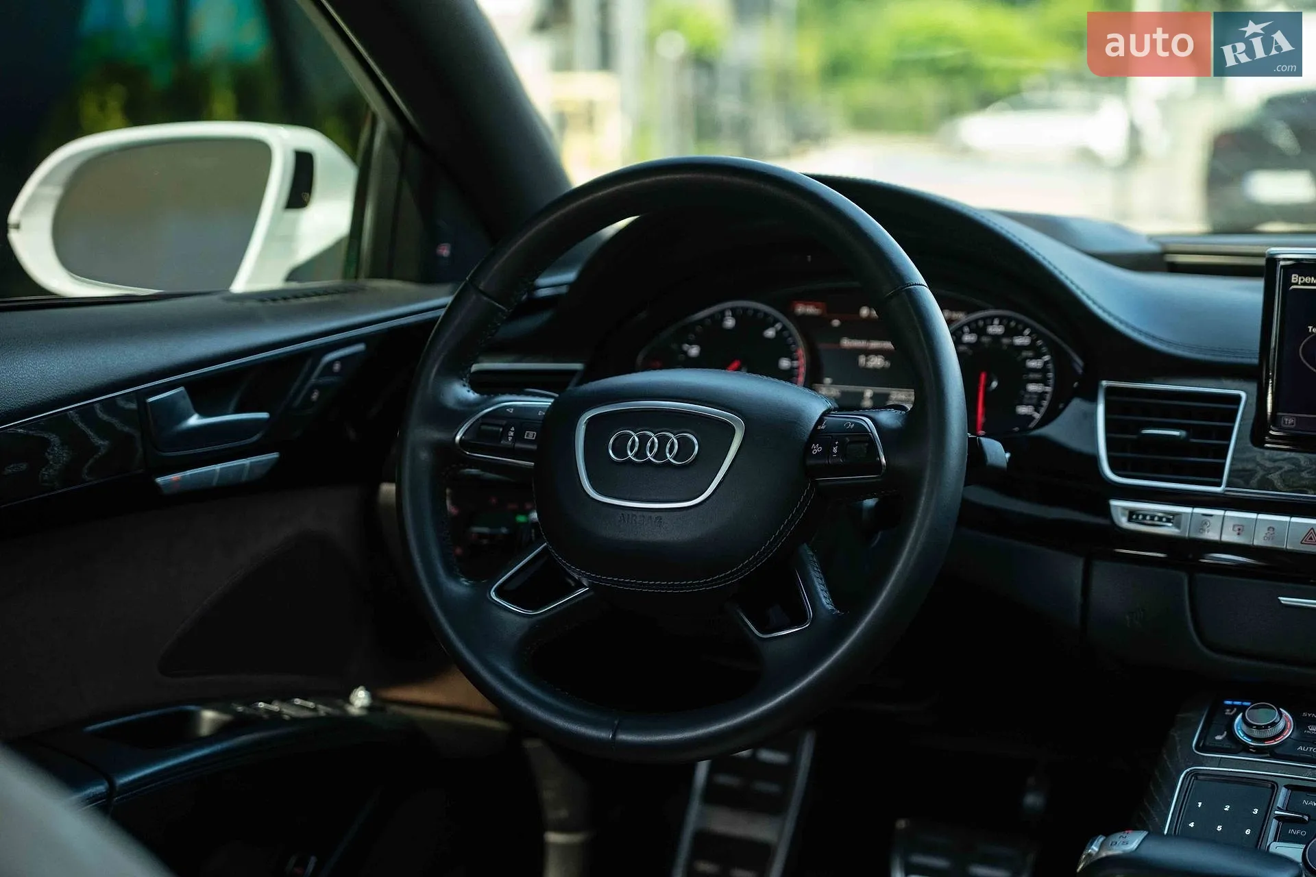 Audi A8 2015 VIN WAU3RAFD3GN007022 фото оголошення 24 з 50