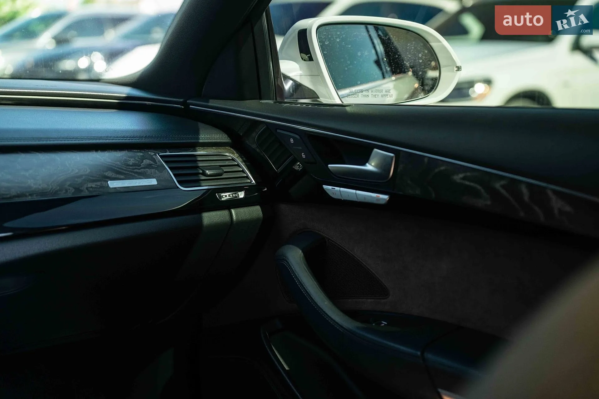 Audi A8 2015 VIN WAU3RAFD3GN007022 фото оголошення 38 з 50