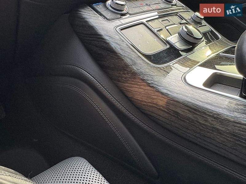 Седан Audi A8 2015 в Тернополе
