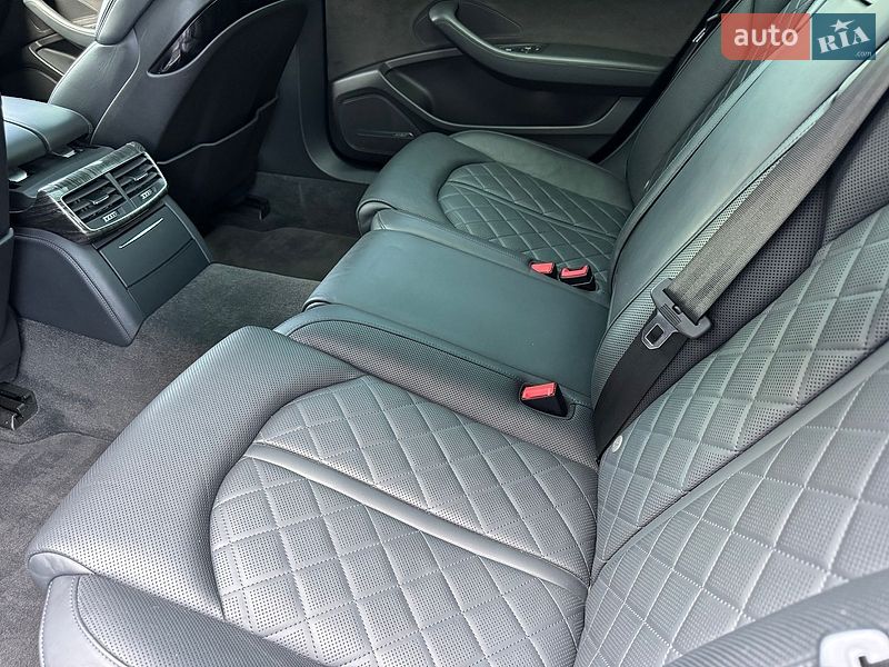 Седан Audi A8 2015 в Тернополе