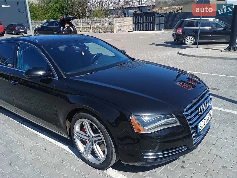 Седан Audi A8 2012 в Новоселице
