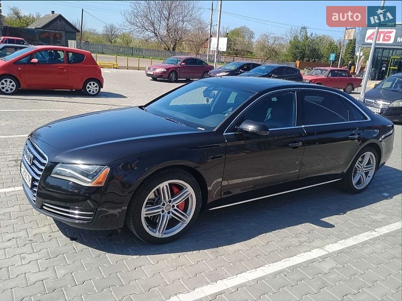 Седан Audi A8 2012 в Новоселице