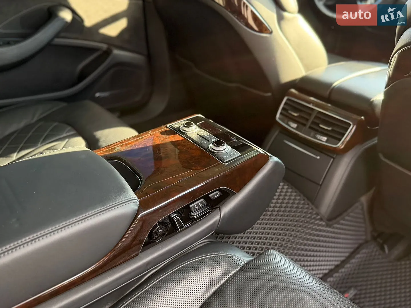 2015 Audi A8 - мініатюра 35