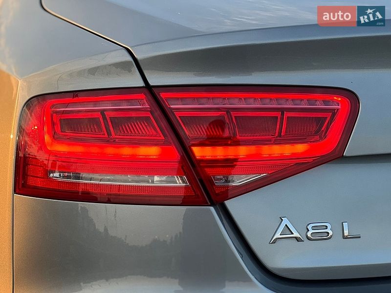 Седан Audi A8 2013 в Києві