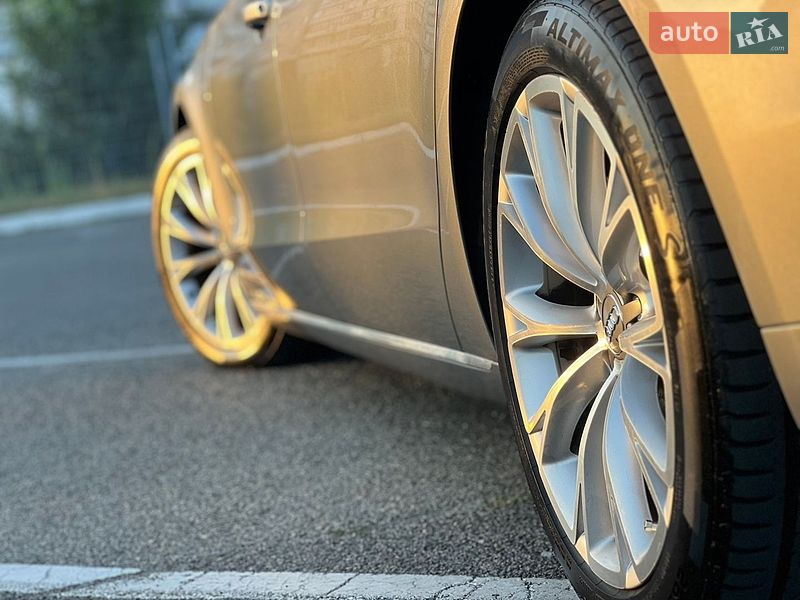 Седан Audi A8 2013 в Києві