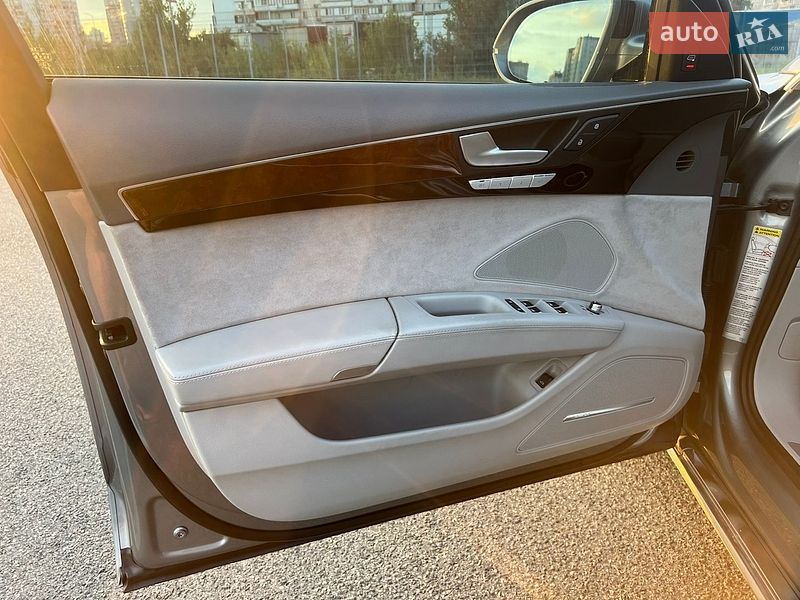 Седан Audi A8 2013 в Києві