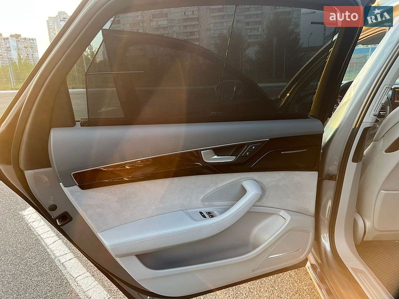 Седан Audi A8 2013 в Києві
