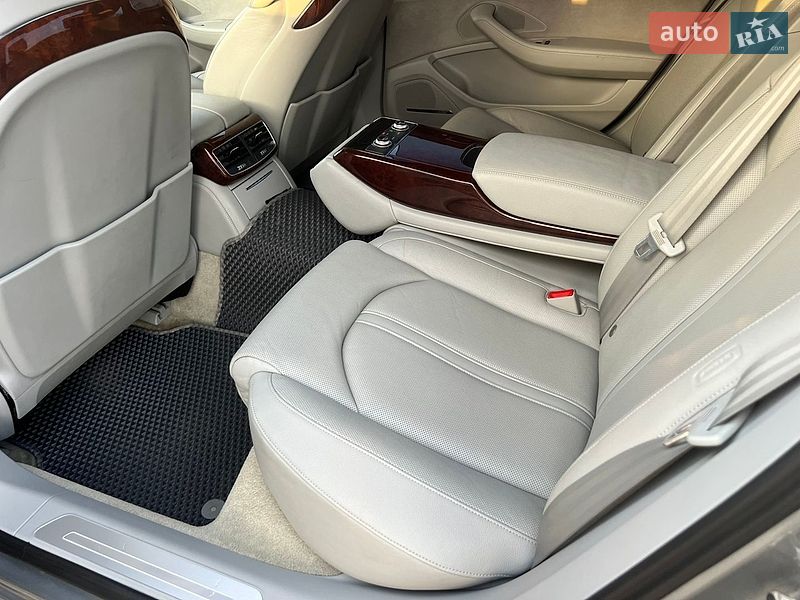 Седан Audi A8 2013 в Киеве